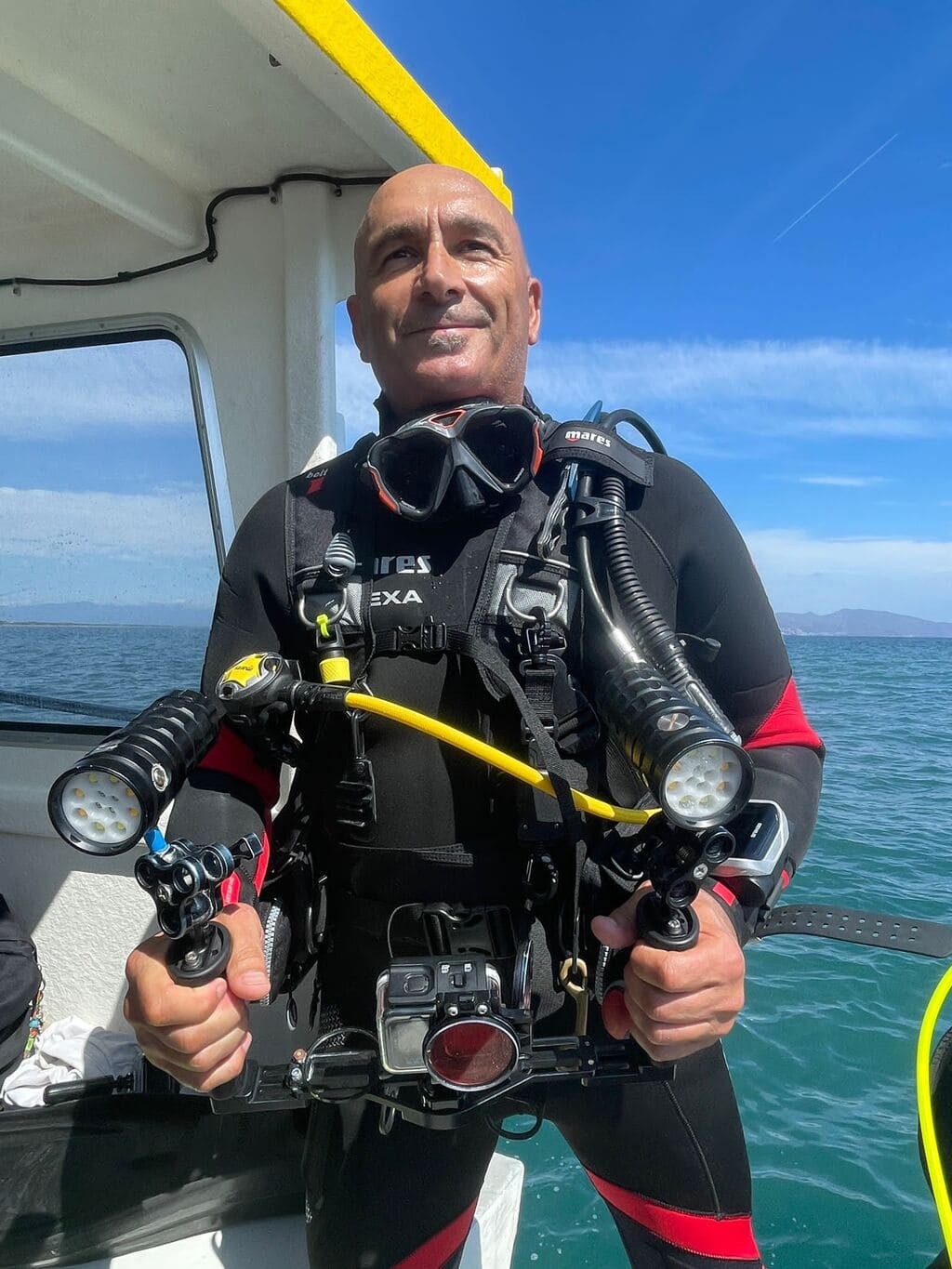 Jordi Atienza con su equipo Mares y GoPro preparado para grabar